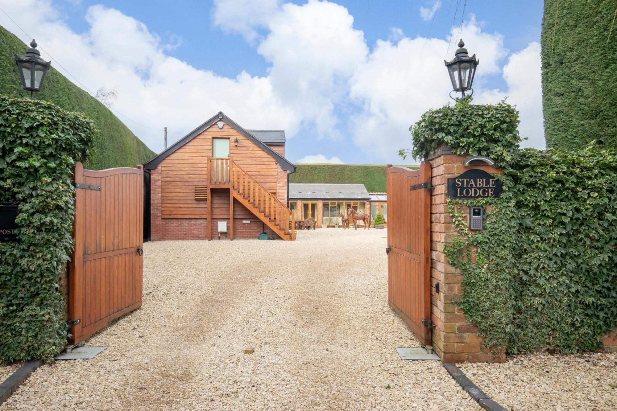 Shurdington Stable Lodge - Boutique Bed & Breakfast מראה חיצוני תמונה